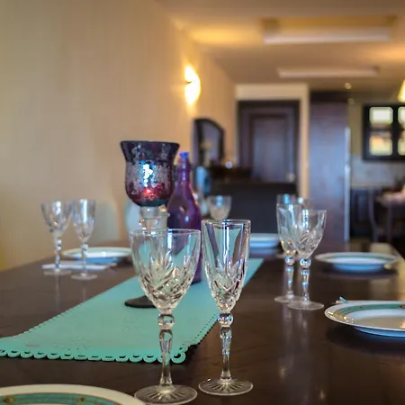 Будинок відпочинку George's Poet Maisonette