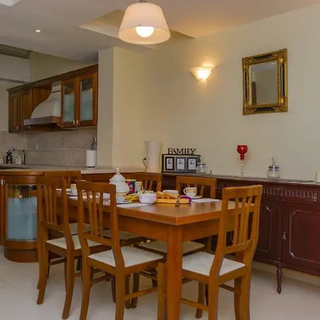 George's Poet Maisonette * Ретимно